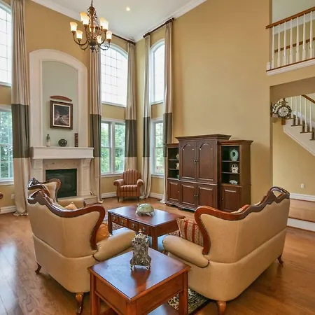 Woodbury House Apartment